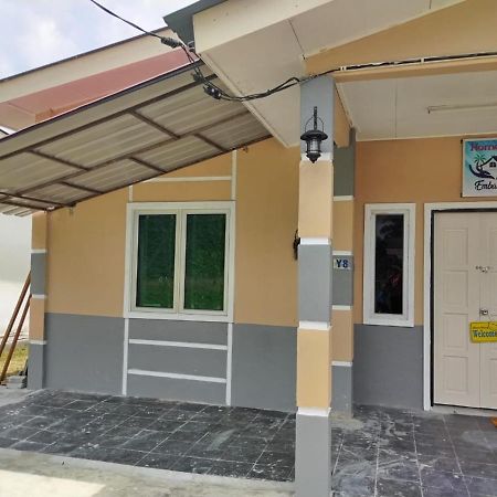 Homestay Embah Ros & Embah Lek Hutan Melintang Exterior photo